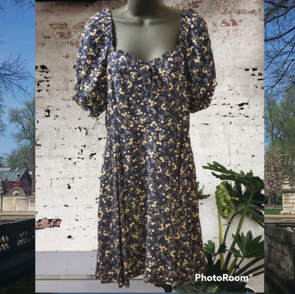 NWOT Fit and Flare Puff Sleeved Smocked Floral Mini Dress Size M